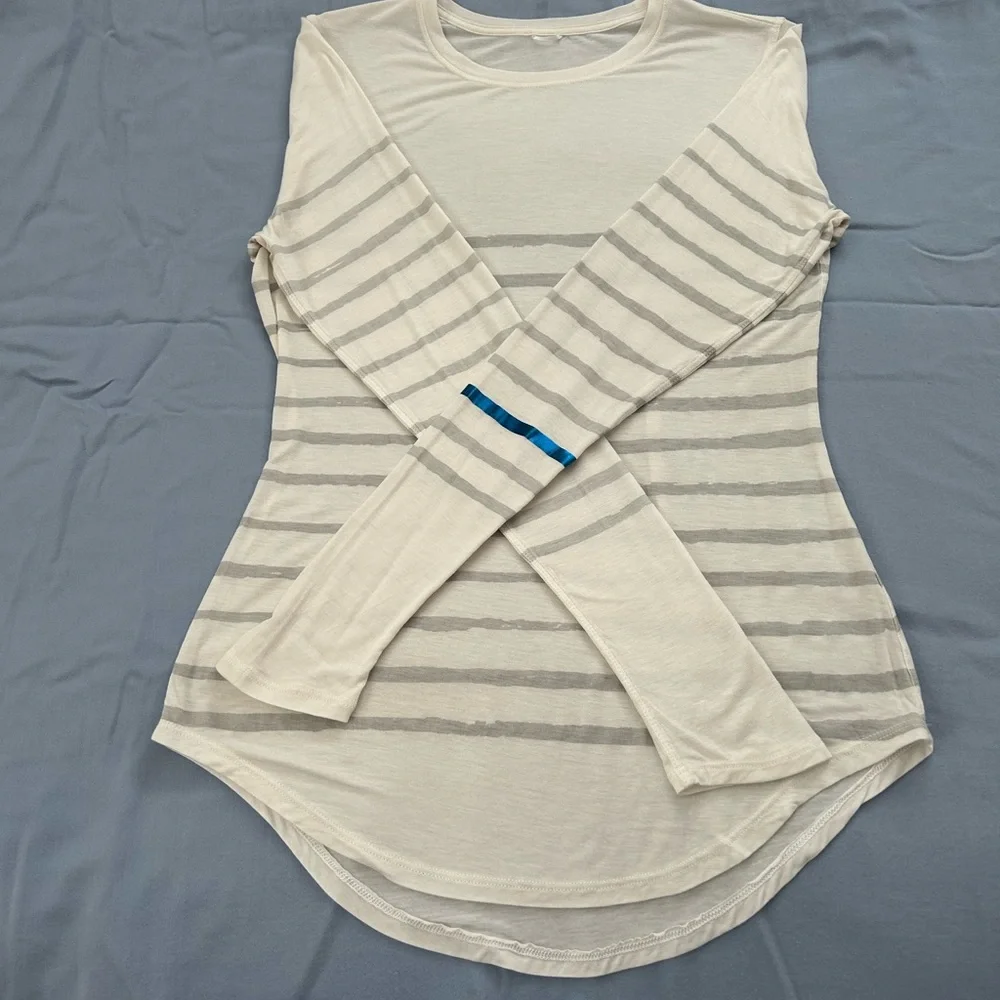 (NWOT) Kit & Ace Long Sleeve Tee - Picture 3 of 6